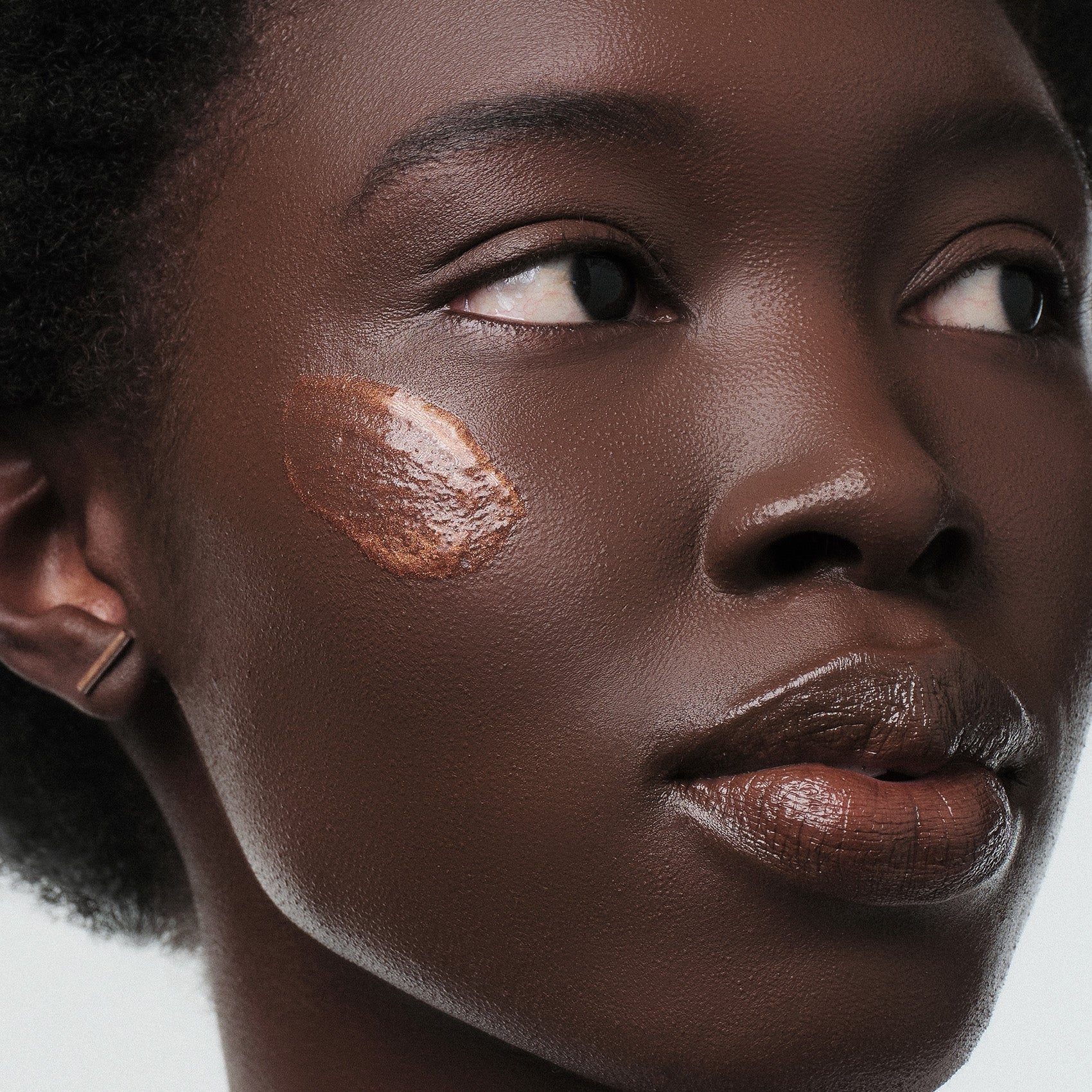 Primer facial com niacinamida e efeito lifting