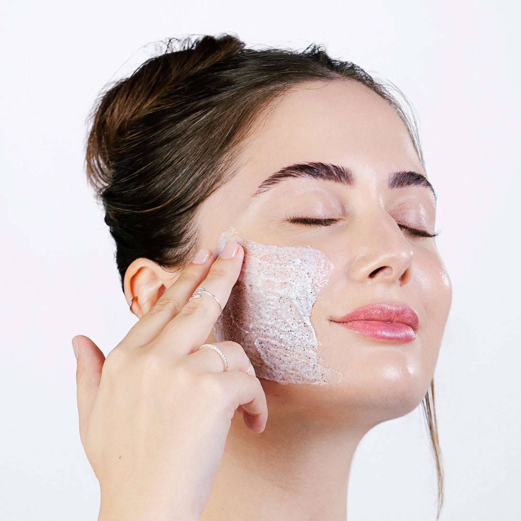 Gel de limpeza esfoliante facial